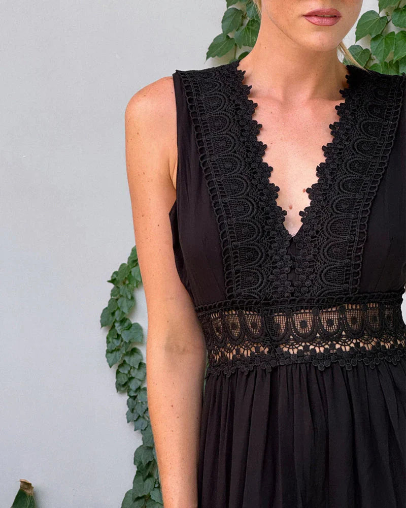 Raffinata | Abito in Pizzo con Scollo a V